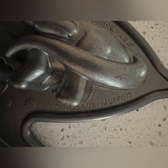 Nordic Ware Dinosaur Pan - Picture 3 of 4